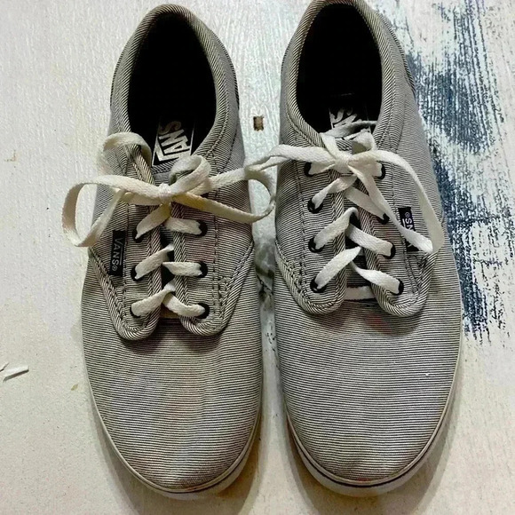 VANS  KIDS SIZE 3  GRAY SMALL PINSTRIPE LACE UP SNEAKERS CLEAN GOOD  CONDITION - Picture 1 of 11